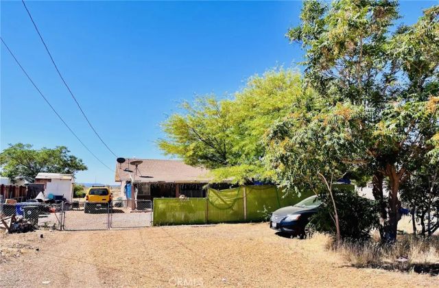 10877 Chamberlaine Way, Adelanto, CA 92301