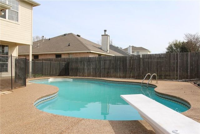 9040 Tyne Trail, Fort Worth, TX 76118