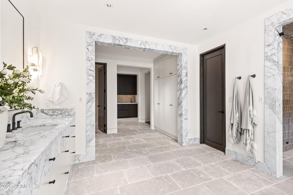 Image 27 of property listing at 4536 E FOOTHILL Drive, Paradise Valley, AZ 85253