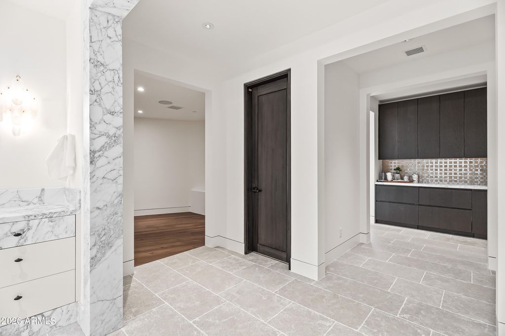 Image 28 of property listing at 4536 E FOOTHILL Drive, Paradise Valley, AZ 85253
