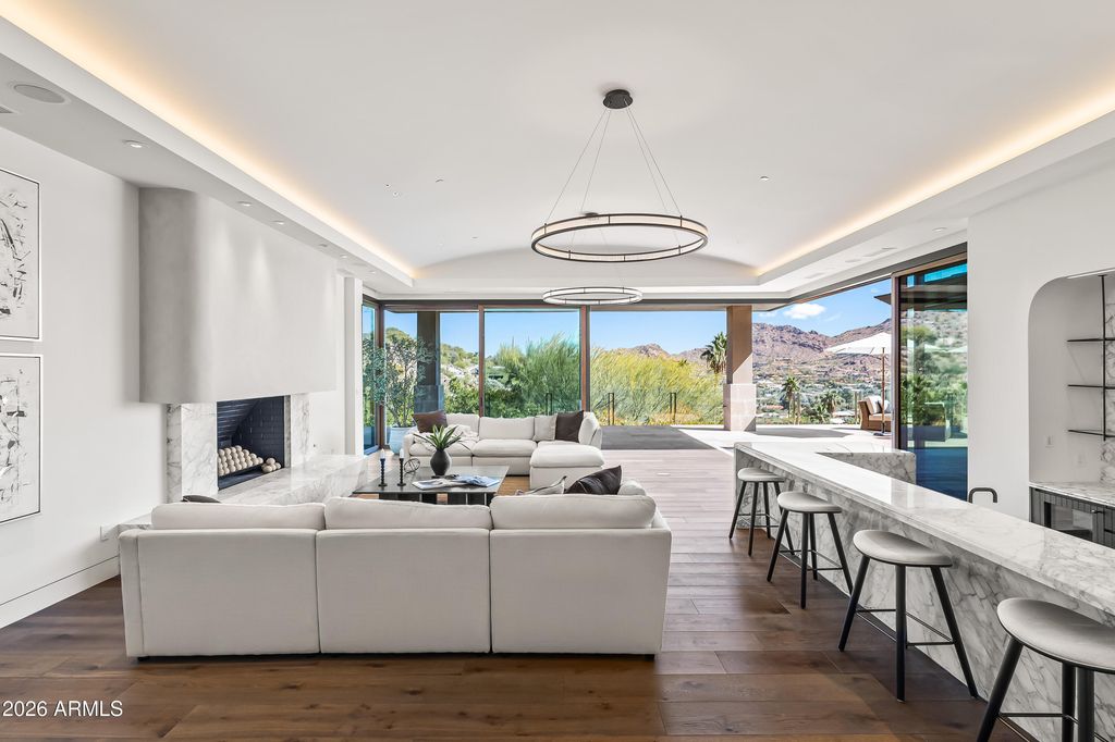 Image 3 of property listing at 4536 E FOOTHILL Drive, Paradise Valley, AZ 85253