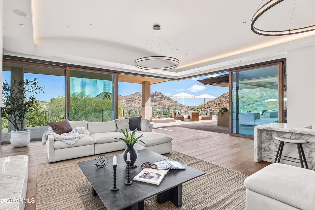 Image 4 of property listing at 4536 E FOOTHILL Drive, Paradise Valley, AZ 85253