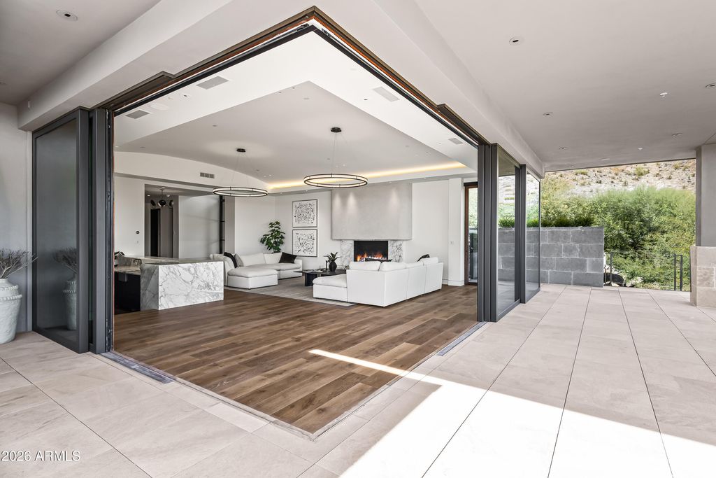 Image 9 of property listing at 4536 E FOOTHILL Drive, Paradise Valley, AZ 85253