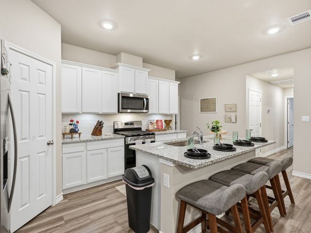 106 Montego Dr, Rockport, TX 78382