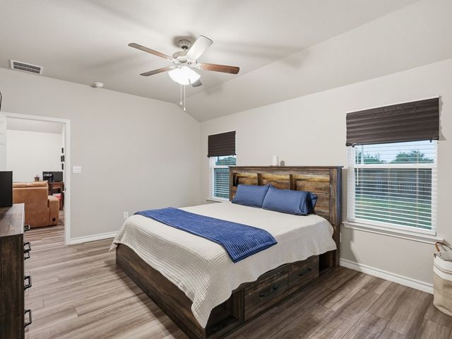 106 Montego Dr, Rockport, TX 78382