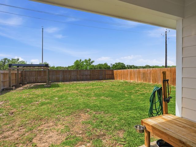 106 Montego Dr, Rockport, TX 78382
