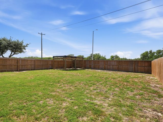 106 Montego Dr, Rockport, TX 78382