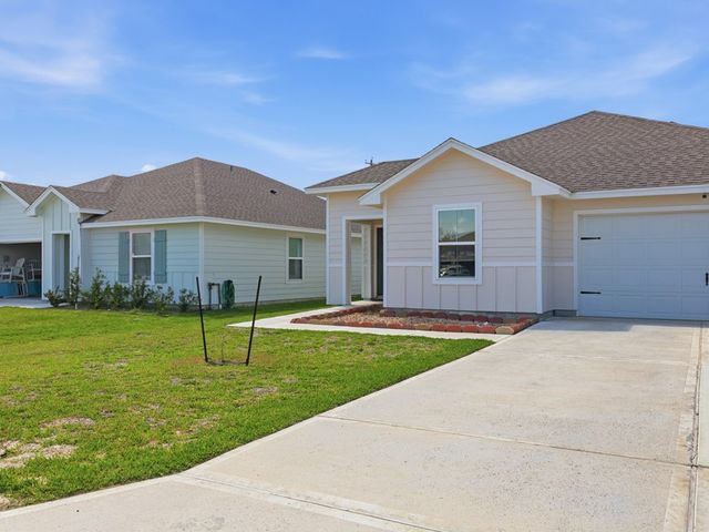 106 Montego Dr, Rockport, TX 78382