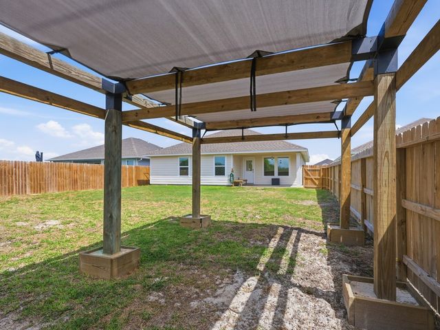 106 Montego Dr, Rockport, TX 78382