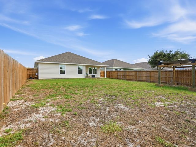 106 Montego Dr, Rockport, TX 78382