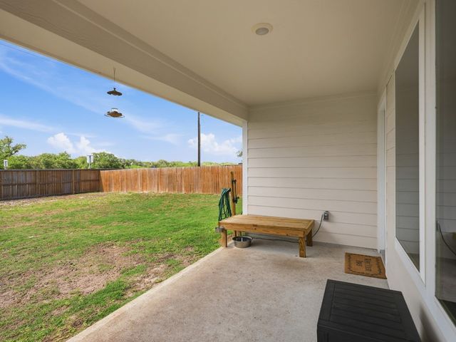 106 Montego Dr, Rockport, TX 78382