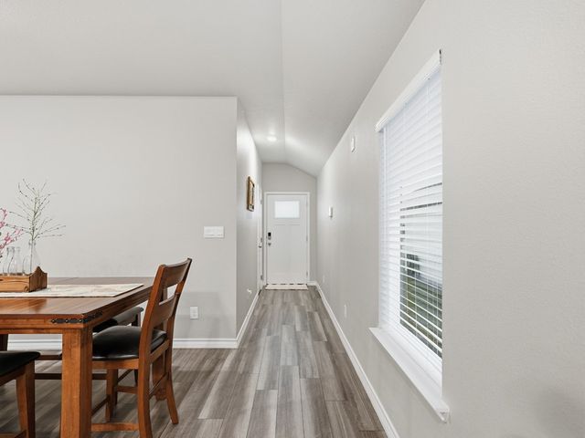 106 Montego Dr, Rockport, TX 78382