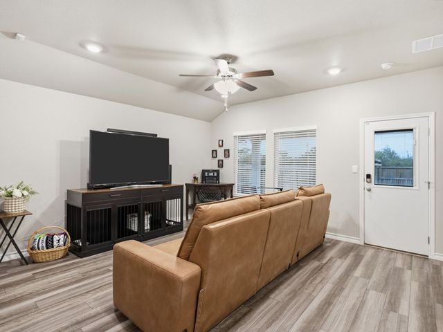 106 Montego Dr, Rockport, TX 78382