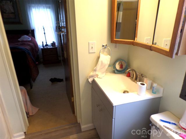3333 Hunawill Street 2, Claremont, NC 28610