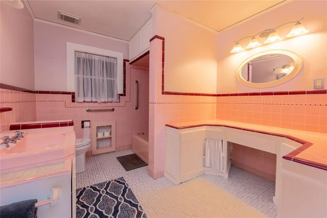 4301 Avenue O, Galveston, TX 77550