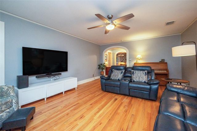 4301 Avenue O, Galveston, TX 77550