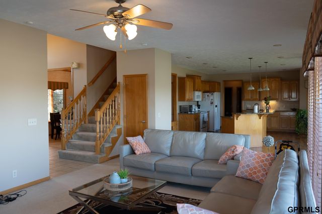 7823 N 156th Avenue, Bennington, NE 68007