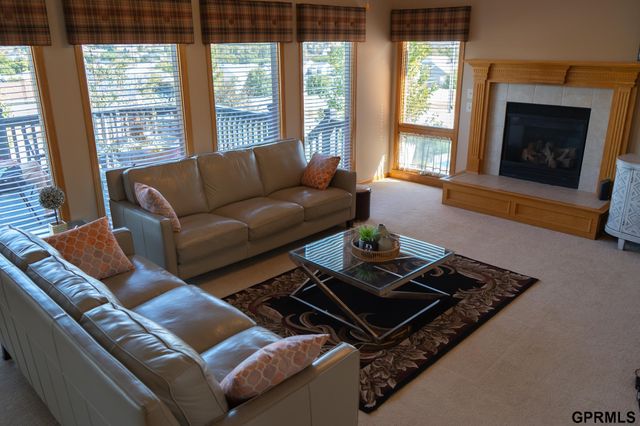 7823 N 156th Avenue, Bennington, NE 68007