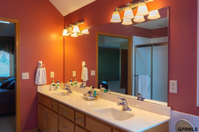 7823 N 156th Avenue, Bennington, NE 68007