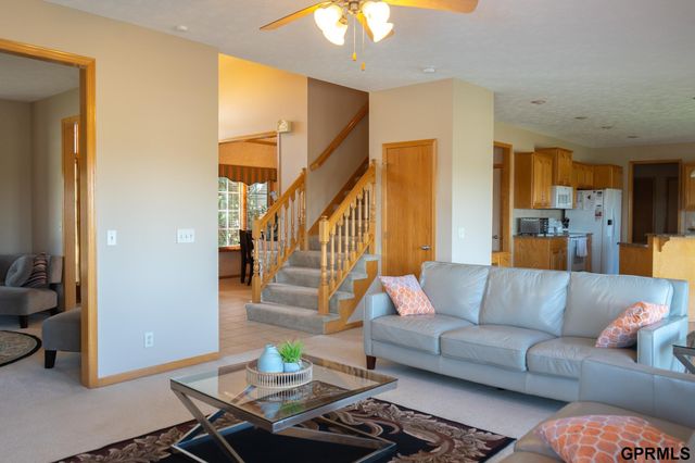 7823 N 156th Avenue, Bennington, NE 68007