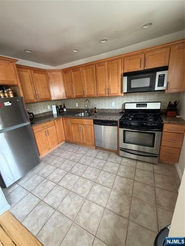 3 Manchester Court 140, Wayne, NJ 07470