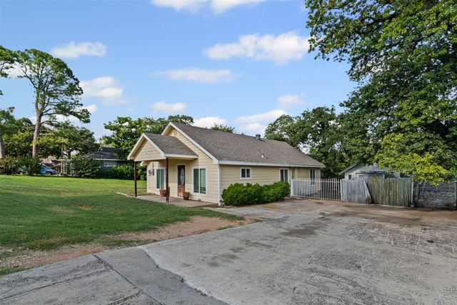 828 Springer Avenue, Fort Worth, TX 76114