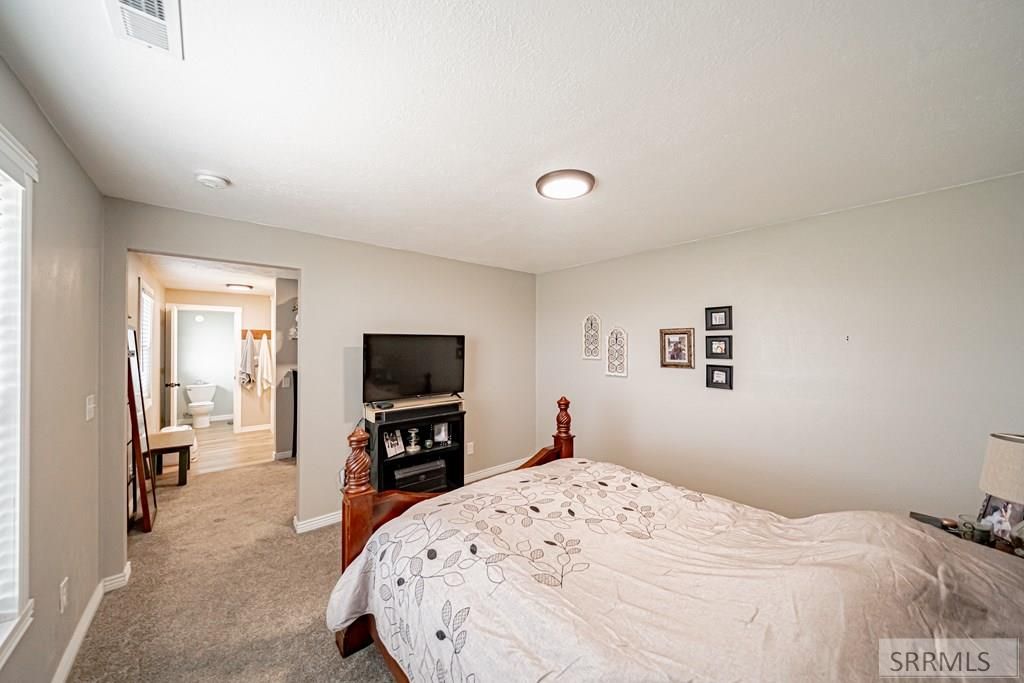 Image 26 of property listing at 1036 N 1100 E, Shelley, ID 83274