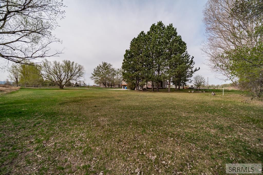 Image 38 of property listing at 1036 N 1100 E, Shelley, ID 83274