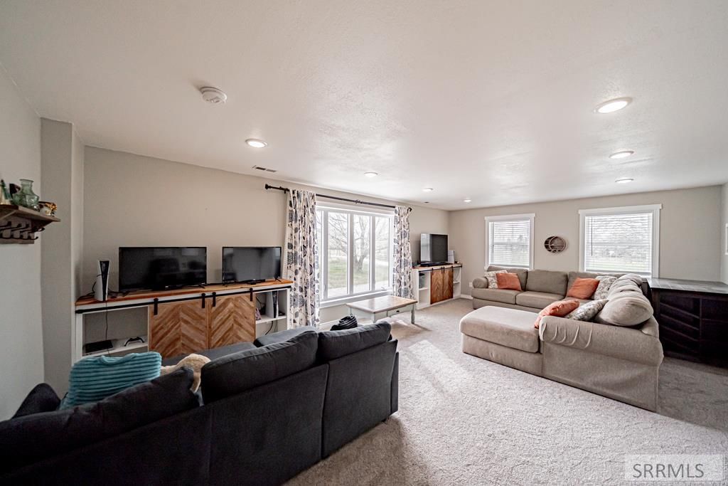 Image 45 of property listing at 1036 N 1100 E, Shelley, ID 83274