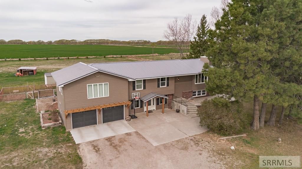 Image 5 of property listing at 1036 N 1100 E, Shelley, ID 83274