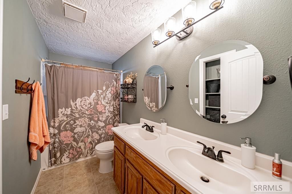 Image 66 of property listing at 1036 N 1100 E, Shelley, ID 83274