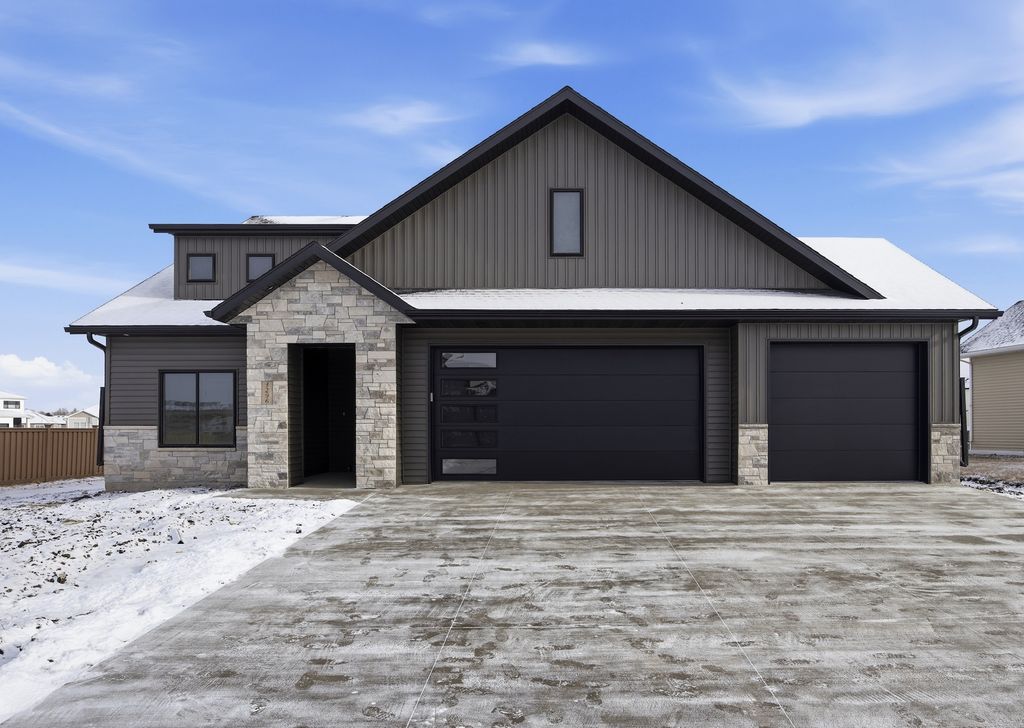 3296 Timber Creek Circle S, Fargo, ND 58104