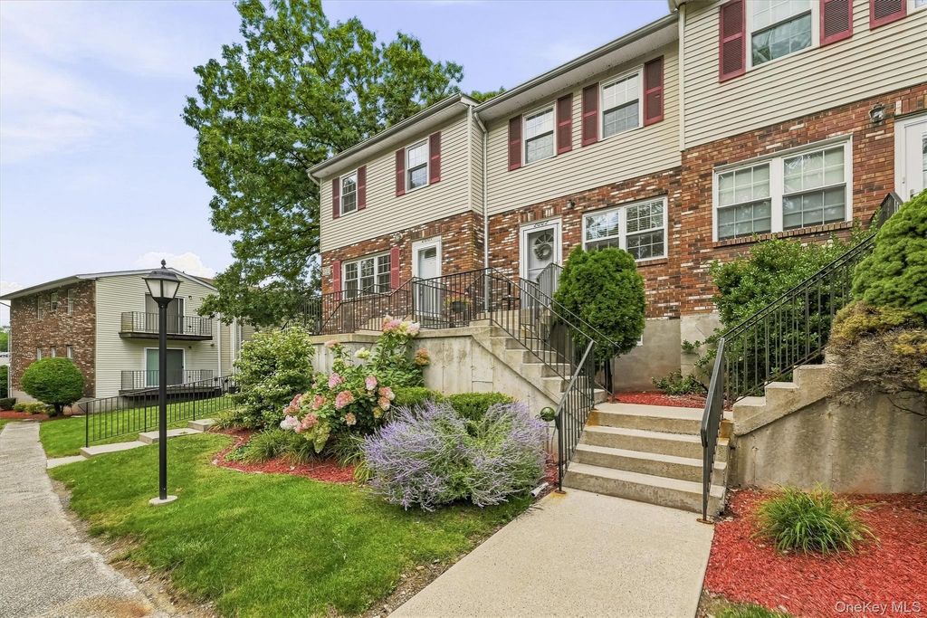 276 Temple Hill Road 2002, New Windsor, NY 12553 — exterior