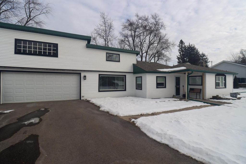 6111 247th AVENUE, Salem, WI 53168