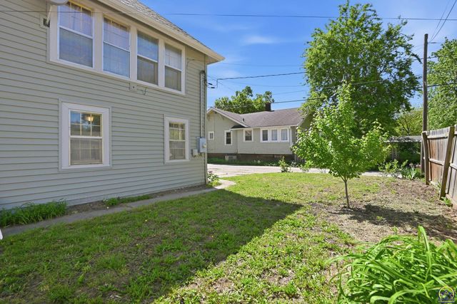1257 SW Plass AVE, Topeka, KS 66604