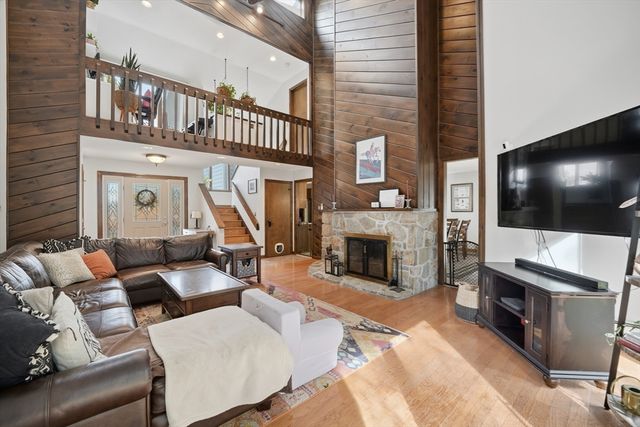 3022 Hillside Dr, Palmer, MA 01069