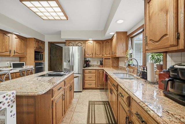 3022 Hillside Dr, Palmer, MA 01069