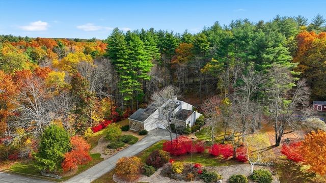 3022 Hillside Dr, Palmer, MA 01069