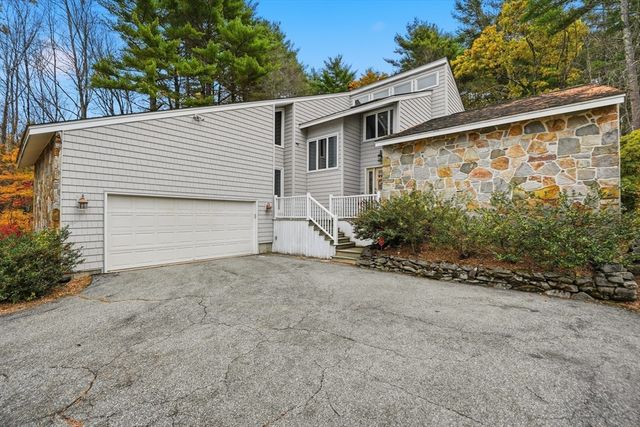 3022 Hillside Dr, Palmer, MA 01069