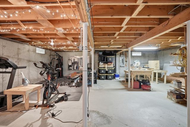 3022 Hillside Dr, Palmer, MA 01069