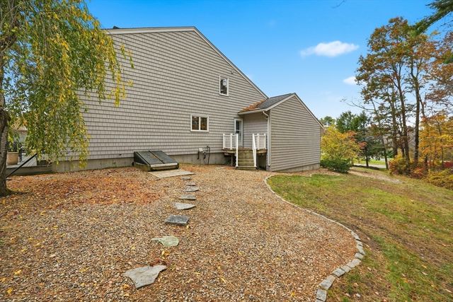 3022 Hillside Dr, Palmer, MA 01069