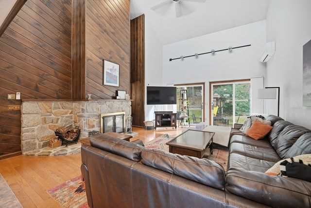 3022 Hillside Dr, Palmer, MA 01069