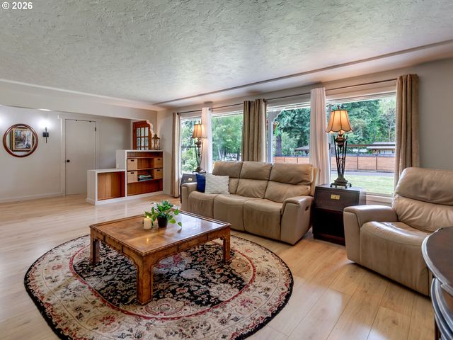 10210 Sw CRESTWOOD Ct, Beaverton, OR 97008