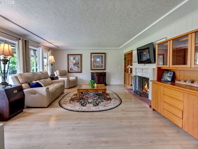 10210 Sw CRESTWOOD Ct, Beaverton, OR 97008