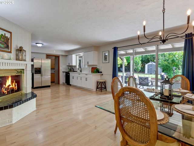 10210 Sw CRESTWOOD Ct, Beaverton, OR 97008