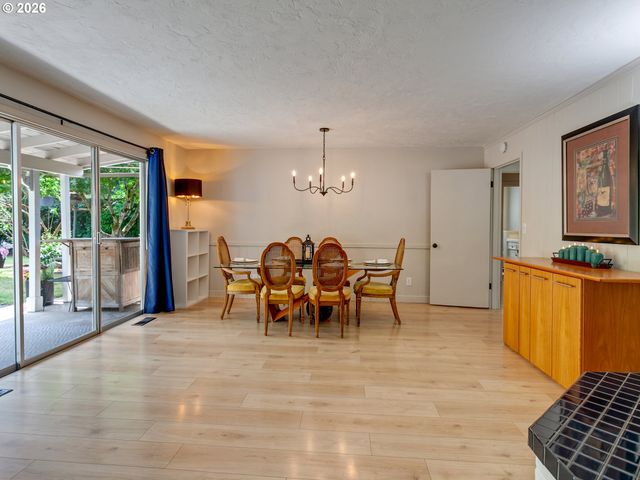 10210 Sw CRESTWOOD Ct, Beaverton, OR 97008