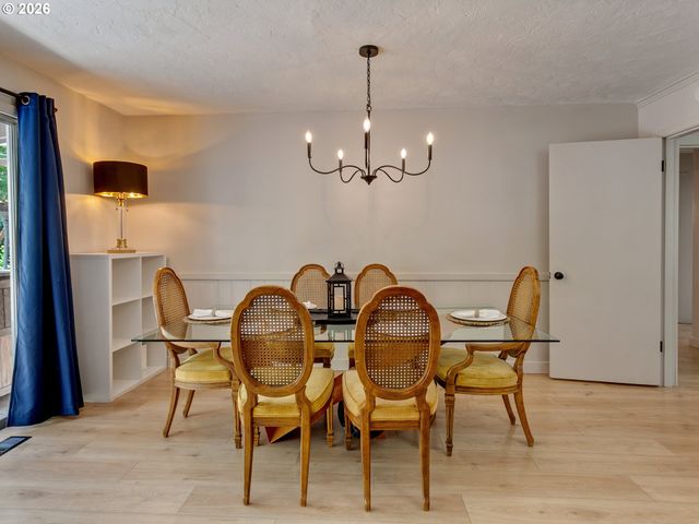 10210 Sw CRESTWOOD Ct, Beaverton, OR 97008