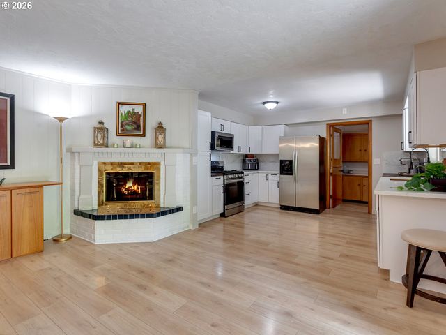 10210 Sw CRESTWOOD Ct, Beaverton, OR 97008