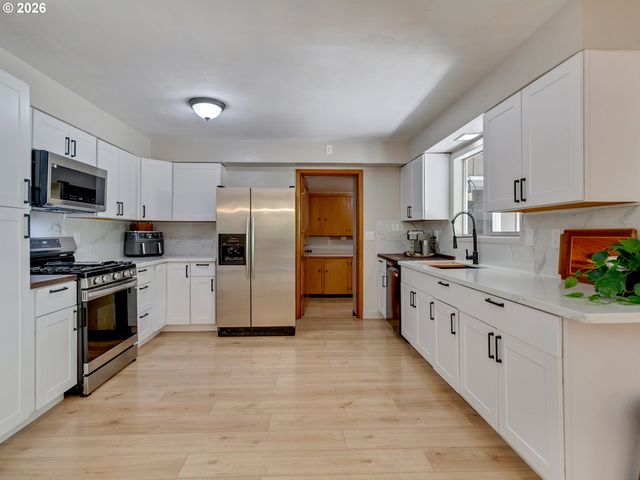 10210 Sw CRESTWOOD Ct, Beaverton, OR 97008