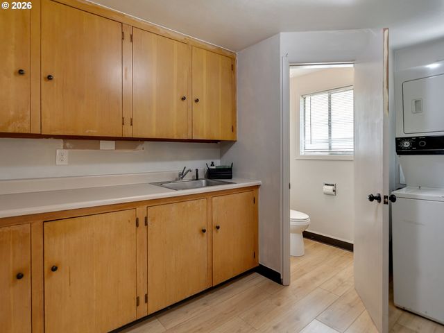 10210 Sw CRESTWOOD Ct, Beaverton, OR 97008